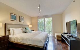 Renovated 2/2 Unit At Yacht Club/Aventura