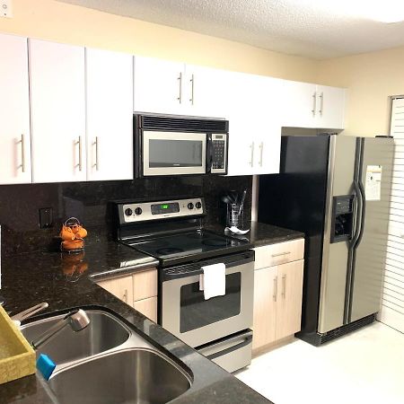 Renovated 2/2 Unit At Yacht Club/Aventura Apartment Exterior photo
