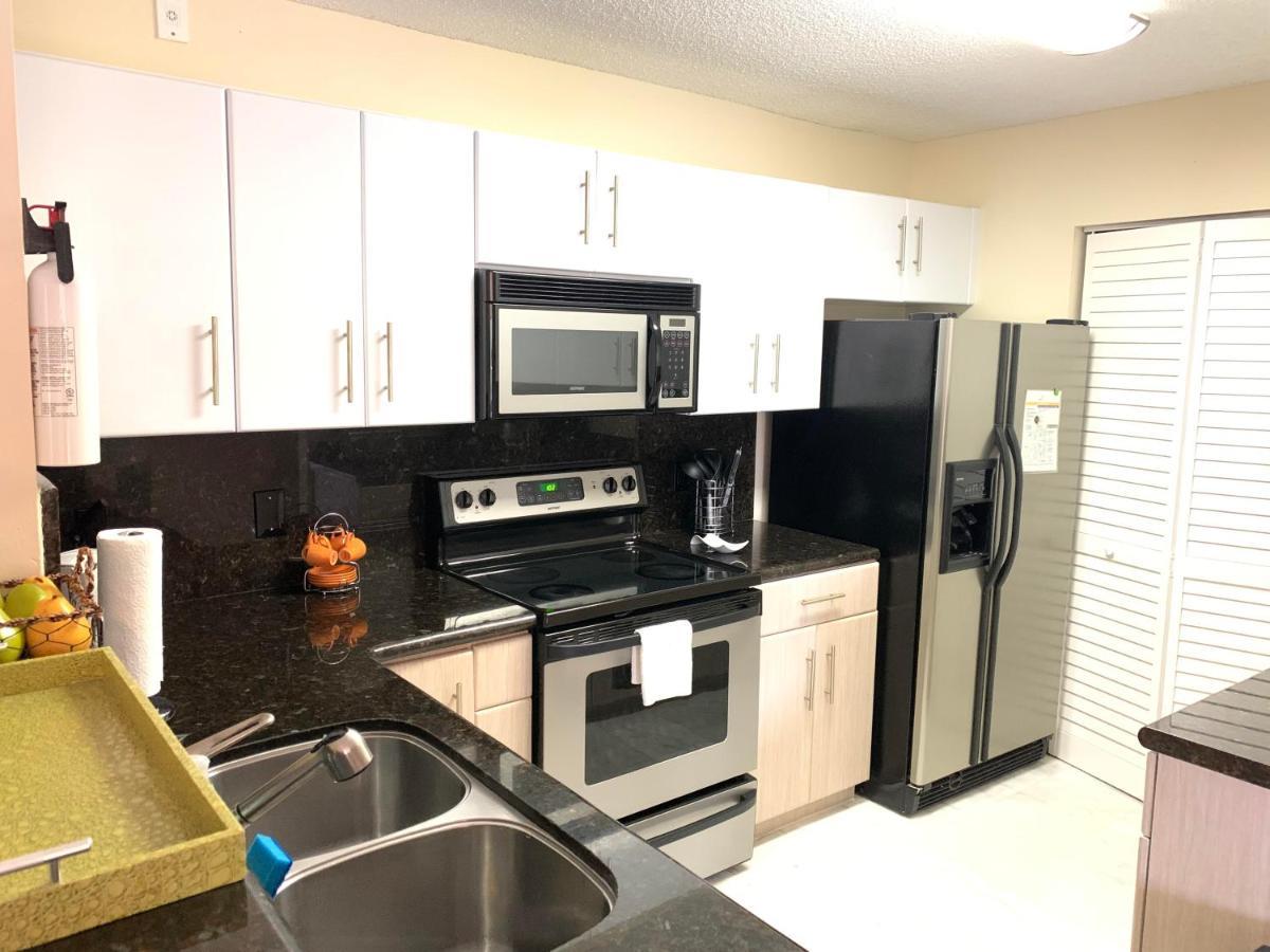 Renovated 2/2 Unit At Yacht Club/Aventura Apartment Exterior photo