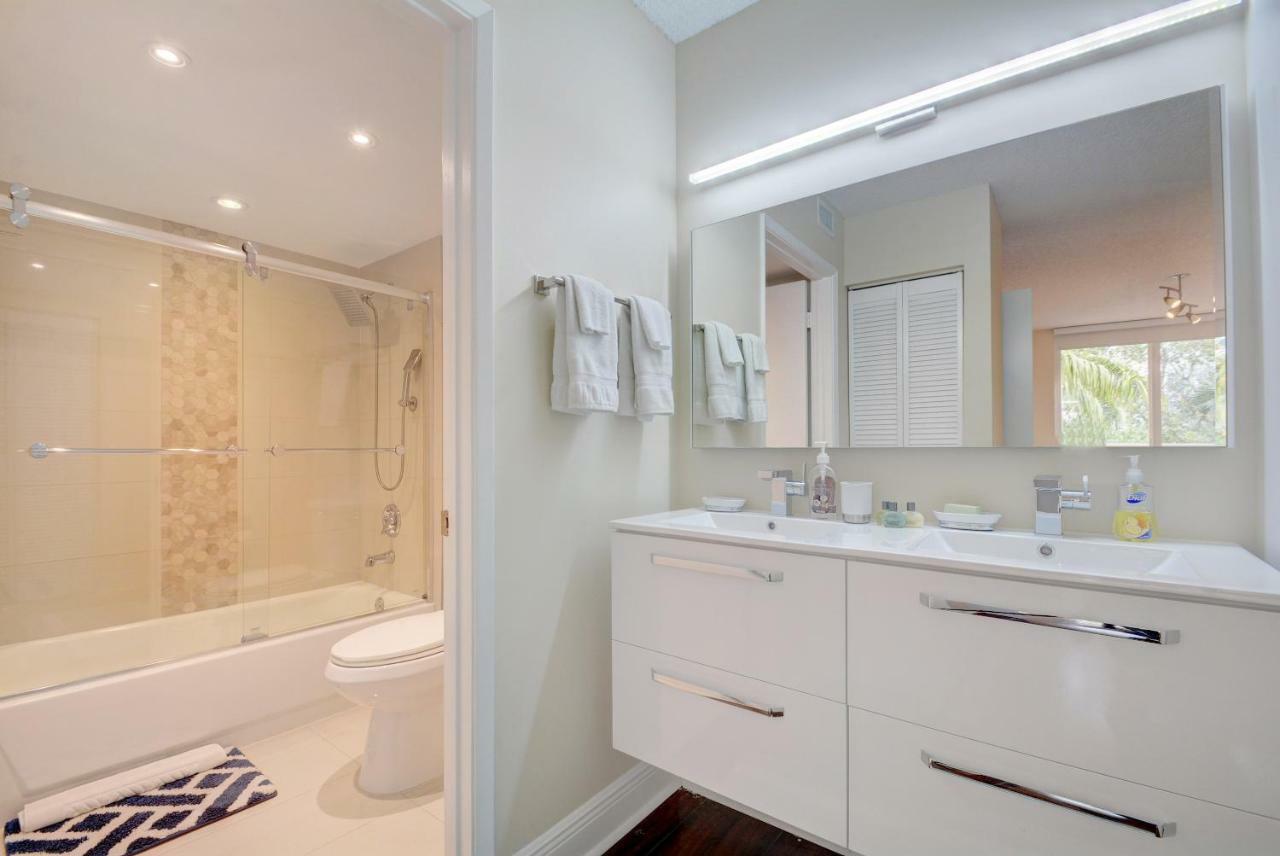 Renovated 2/2 Unit At Yacht Club/Aventura Apartment Exterior photo