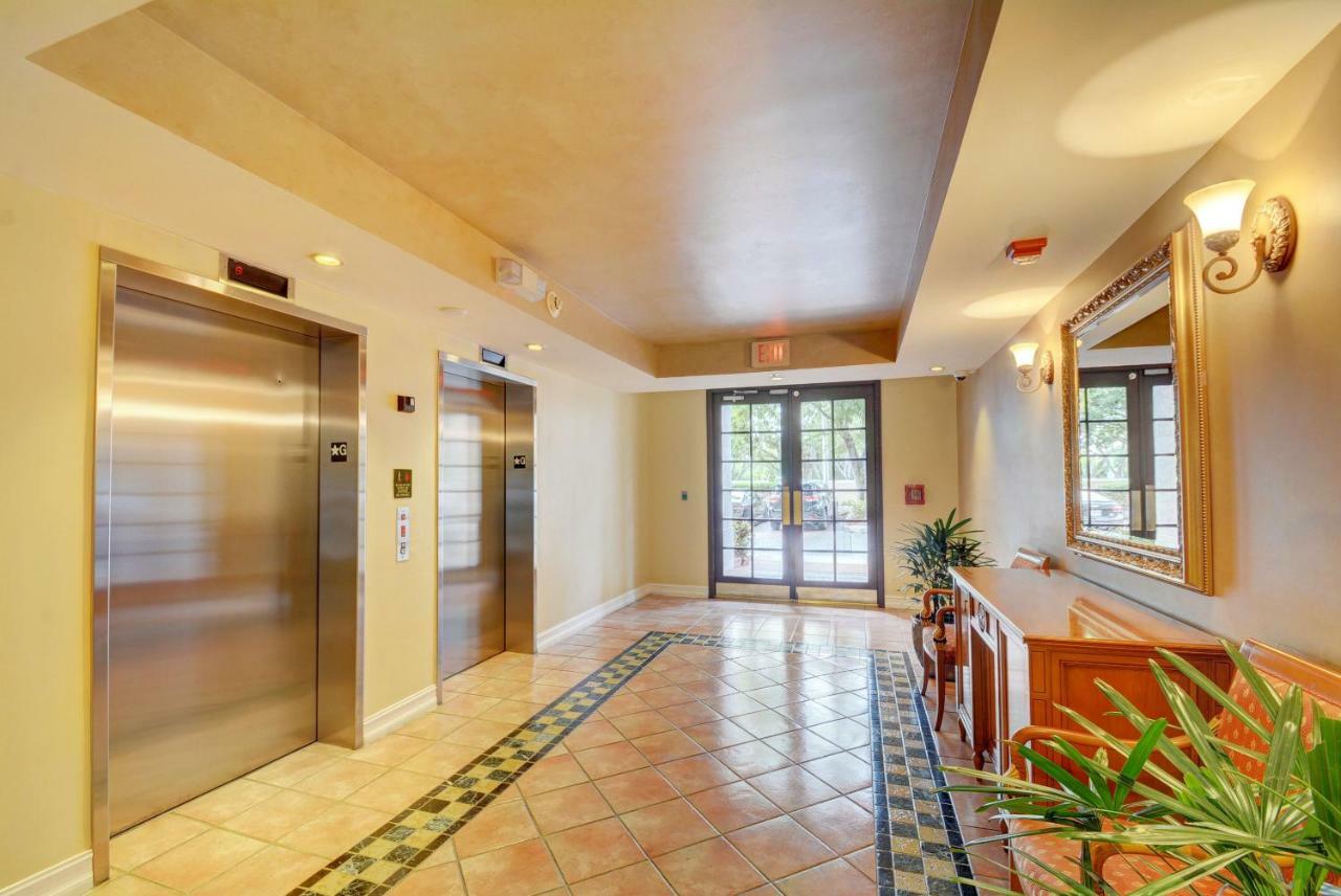 Renovated 2/2 Unit At Yacht Club/Aventura Apartment Exterior photo